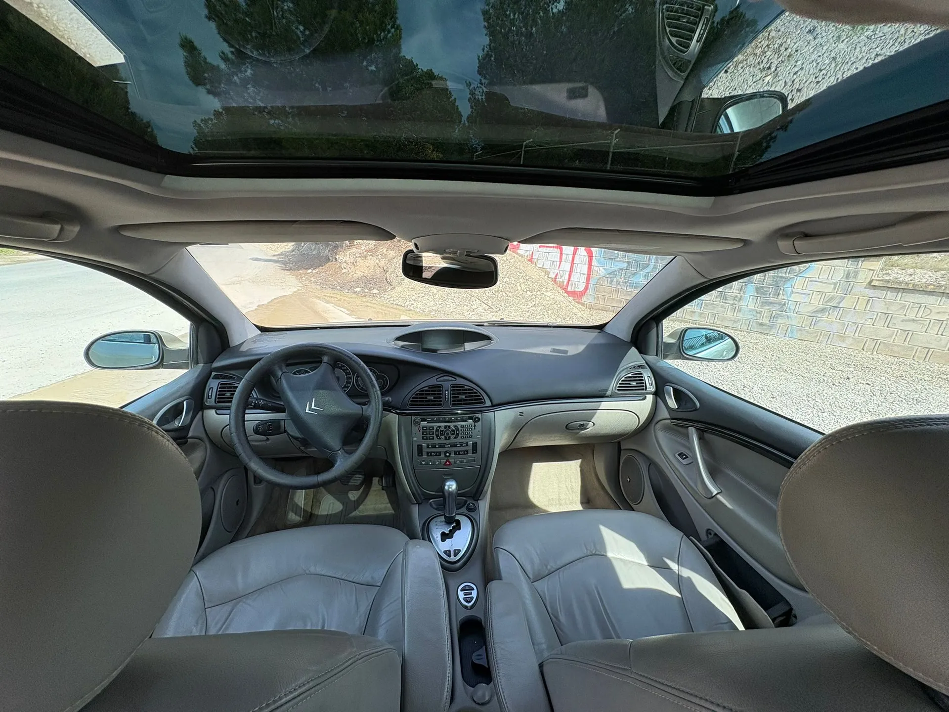 Citroën C5 Exclusive, acabado de lujo con cuero y techo 4