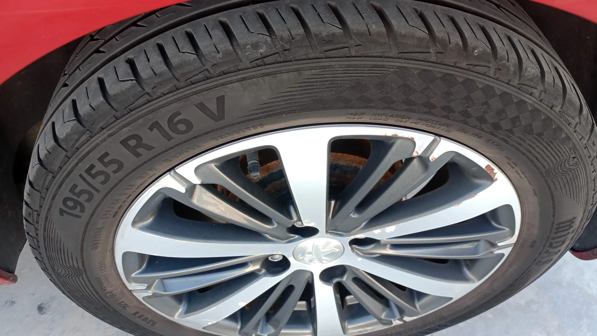 Peugeot 208 Allure 1.2 Pure Tech 3