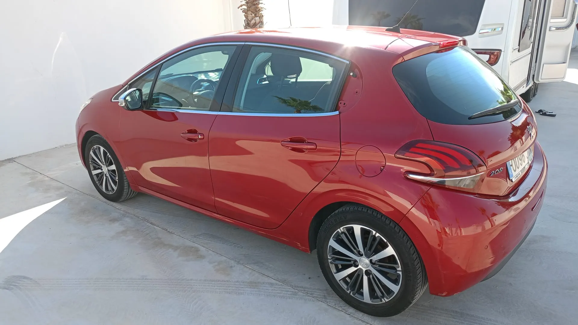 Peugeot 208 Allure 1.2 Pure Tech 2