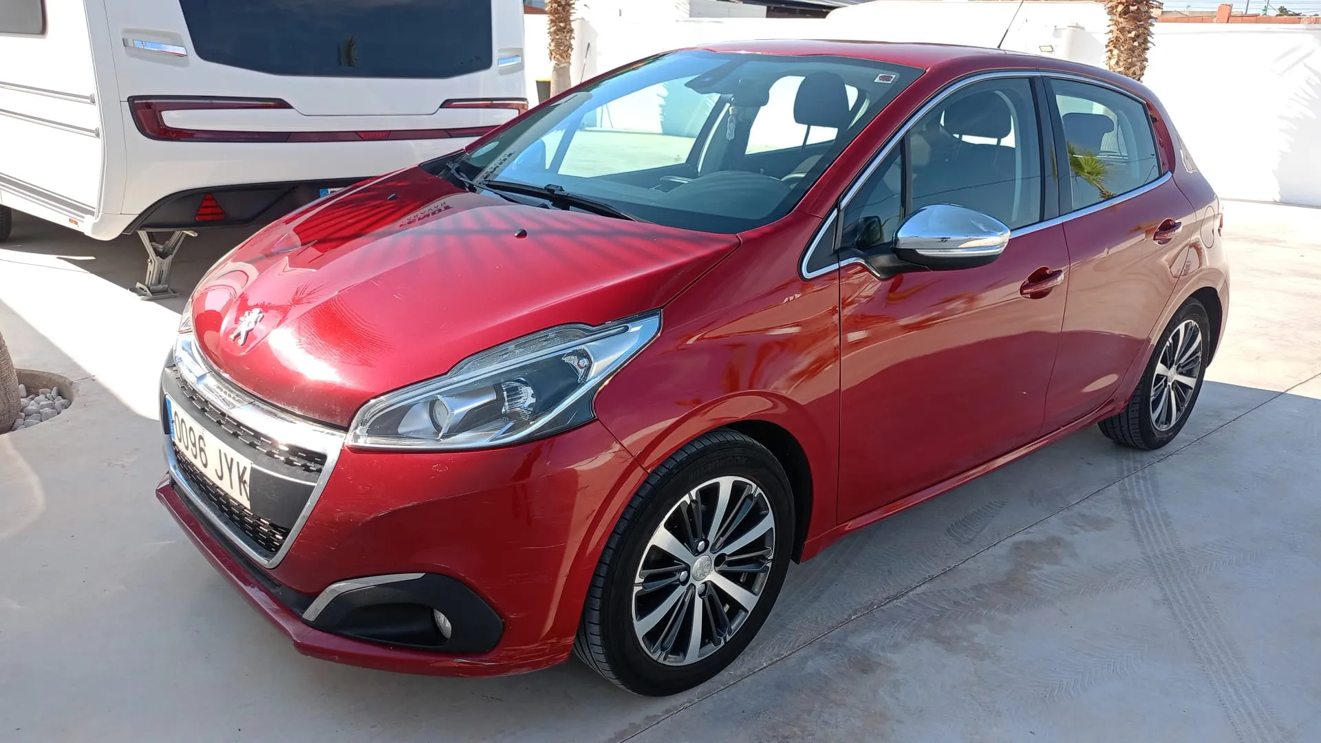 Peugeot 208 Allure 1.2 Pure Tech 6