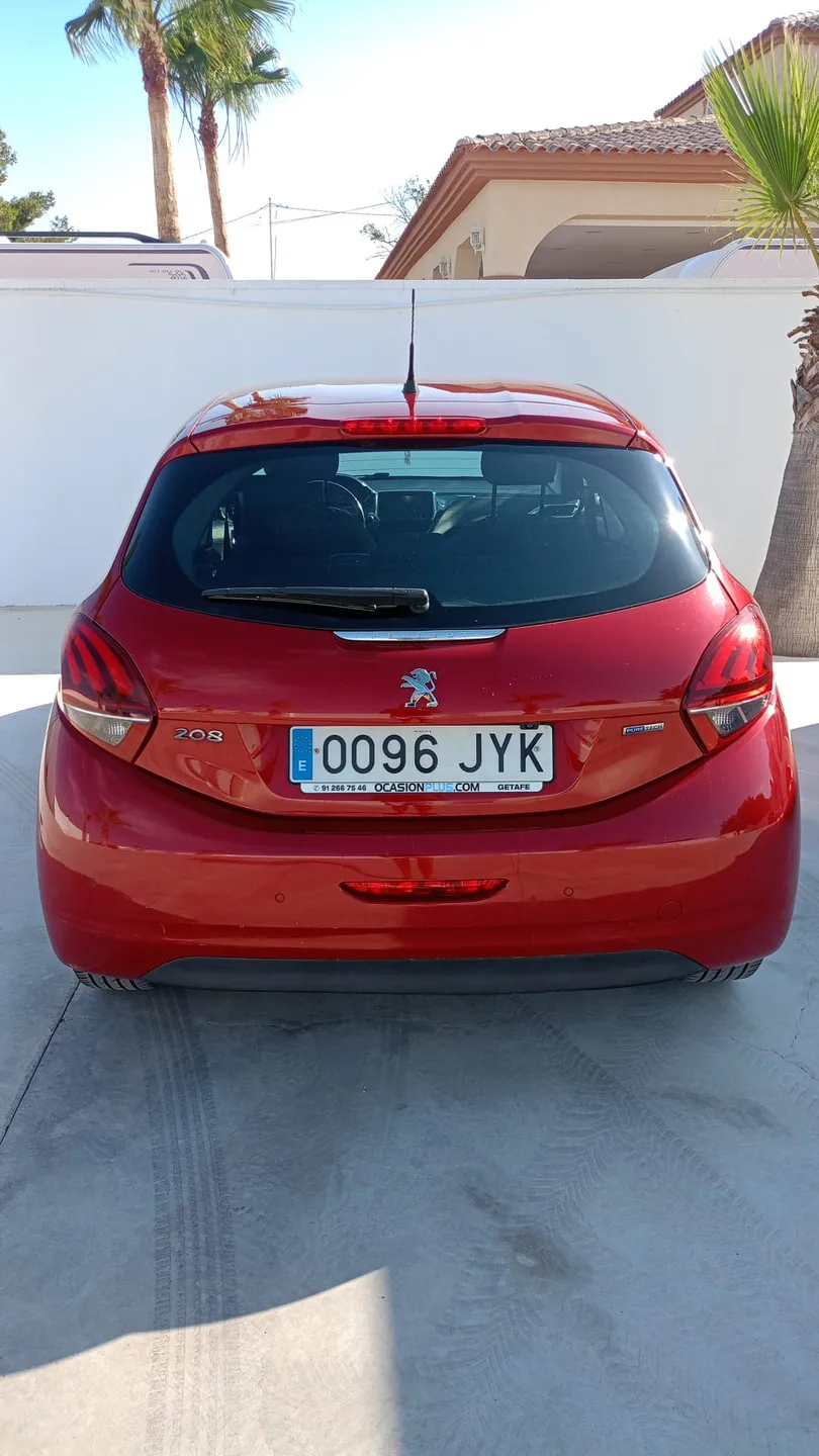 Peugeot 208 Allure 1.2 Pure Tech 5